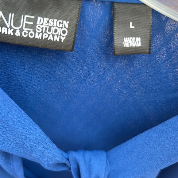 7th Ave NY & Co- blue light weight bow  blouse/ key hole tie. - Picture 4 of 6